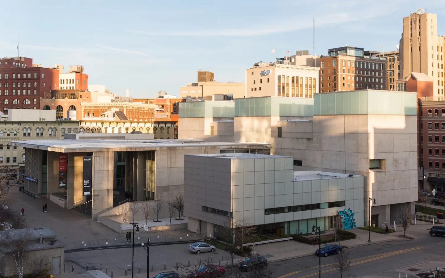 A photo of the exterior of the GRAM building